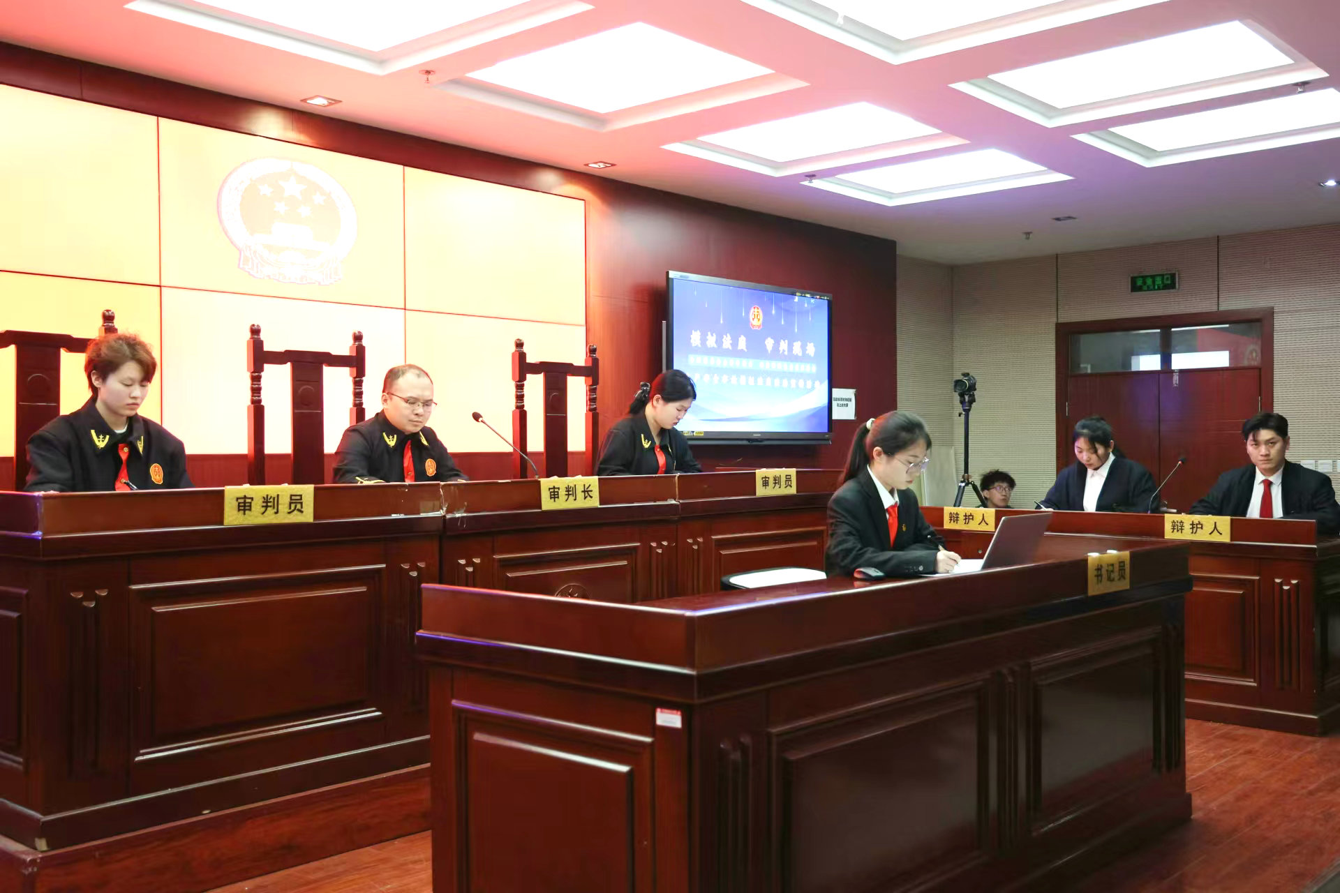 劇照2_副本.jpg 劇照2_副本.jpg