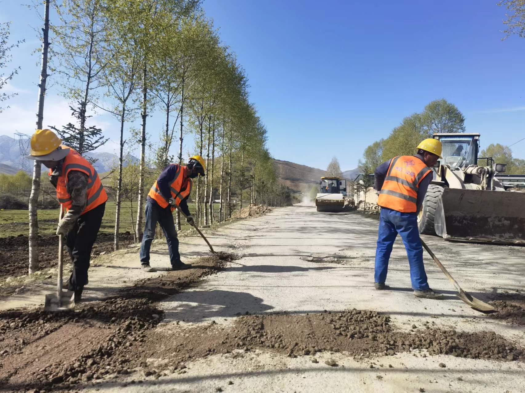 修繕路面 (2).jpg 修繕路面 (2).jpg