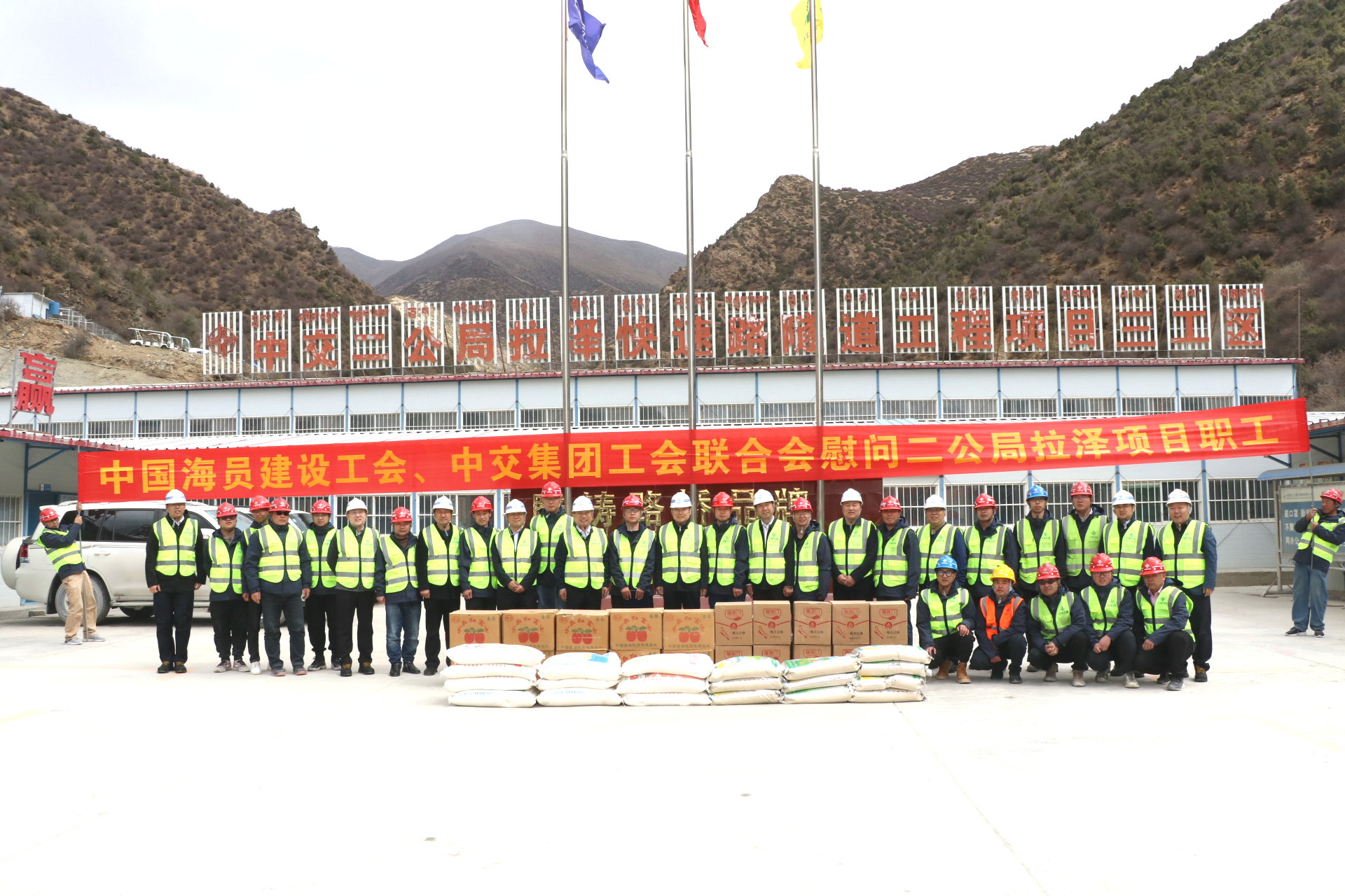 合影 (2)_副本.jpg 合影 (2)_副本.jpg