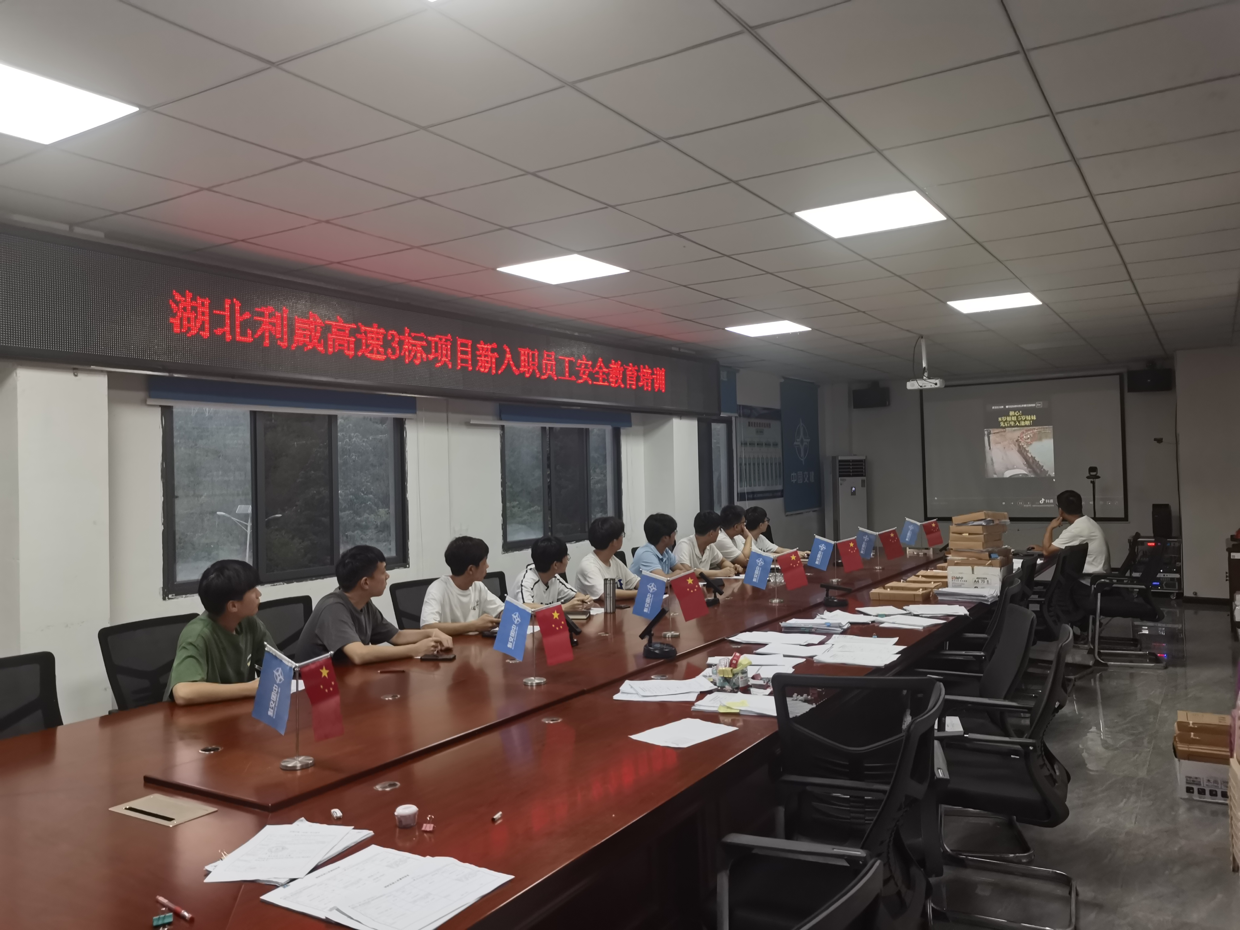 利咸三標2.jpg 利咸三標2.jpg